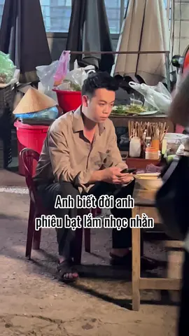 Khoảnh khắc hạnh phúc khi đang quay MV bài hát mới dù đã nửa đêm, nhưng khán giả yêu thương vẫn cứ ra để chụp ảnh kỉ niệm với Dũng❤️ #xinmotlananai #dinhdung #xuhuong #nhacthattinh #nhachaymoingay 