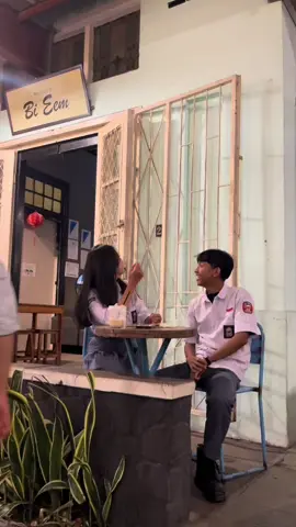 kamu mencintai tuhan,kalau aku mencintai ciptaannya yaitu kamu#dilan1990 #bieem 
