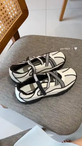 Look at this ! 🤍 #rekomendasisepatu #sepatuwanita #lummyshop #slipon 