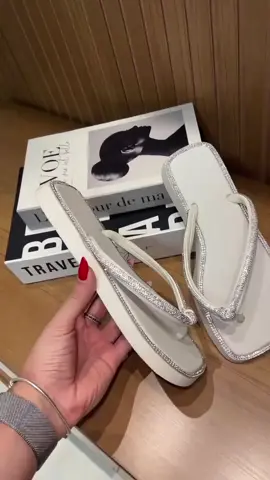 Chinelo Rasteira Feminino Nó Strass Brilhante Leve Confortável. ✳️Link nos comentários!