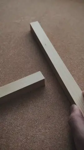 resep ikan kuah kuning sederhana, gurih, dan segar: Bahan-bahan: 500 gr ikan (bisa pakai ikan kakap, tongkol, kembung, atau bandeng) 2 batang serai, memarkan 3 lembar daun jeruk 2 lembar daun salam 2 ruas lengkuas, memarkan 1 buah tomat, potong-potong 5 buah cabai rawit utuh (opsional, jika suka pedas) 750 ml air 1 sdt garam 1 sdt gula pasir ½ sdt kaldu bubuk (opsional) 3 sdm minyak goreng untuk menumis Bumbu Halus: 6 butir bawang merah 3 siung bawang putih 2 butir kemiri sangrai 2 ruas kunyit (bisa digoreng/dibakar dulu agar harum) 1 ruas jahe Cara Membuat: Bersihkan ikan, potong sesuai selera, lalu lumuri dengan sedikit garam dan jeruk nipis. Diamkan 10 menit, bilas kembali. Haluskan semua bumbu halus. Panaskan minyak, tumis bumbu halus bersama serai, daun jeruk, daun salam, dan lengkuas hingga harum. Tuang air, aduk rata, lalu masak hingga mendidih. Masukkan potongan ikan, tomat, dan cabai rawit. Bumbui dengan garam, gula, dan kaldu bubuk. Masak hingga ikan matang dan kuah meresap (sekitar 10–15 menit). Koreksi rasa, angkat, dan sajikan hangat. 👉 Paling enak disantap dengan nasi hangat dan sambal. . . . #4you #galaubrutal #sadvibes🥀 #bucin #quotes 