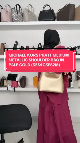 MICHAEL KORS PRATT MEDIUM METALLIC SHOULDER BAG IN PALE GOLD (35S4G3FS2M) RM699