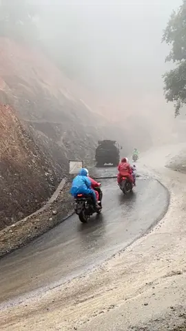 Walaupun hukan tetap tancap gas. Jalan sudah aspal sanak. Jln Bayang Alpa