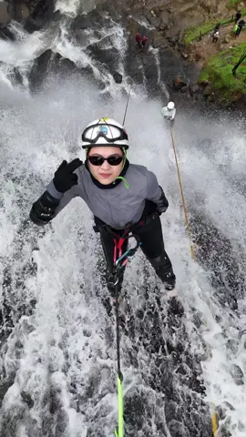 new experience  35 meters 🙌🏻 #curugcikondang  @Tripacker  @Gasgow Canyoneering  @canyoningbogor 