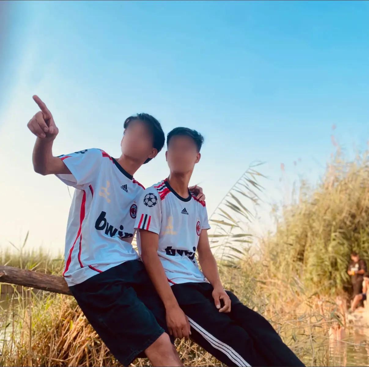 @رائد\\ℝ𝔸𝔼𝔻 (ونييت) : تمضي الحياة كقطار سريع، لا ينتظر أحدًا ولا يعود. لم نتقدم، ومرت ذكرياتنا دون أن ندرك جمالها. عشنا كل لحظة ببراءة، نطارد أحلامنا، نضحك من أعماق قلوبنا، متحررين من هموم الغد #ستبقى_وحيداً_لأنك_لست_خائناً😔🥀💔 #هاشتاقات_تيك_توك_العرب #كريستيانو #الدون_🇵🇹🔥cr7 