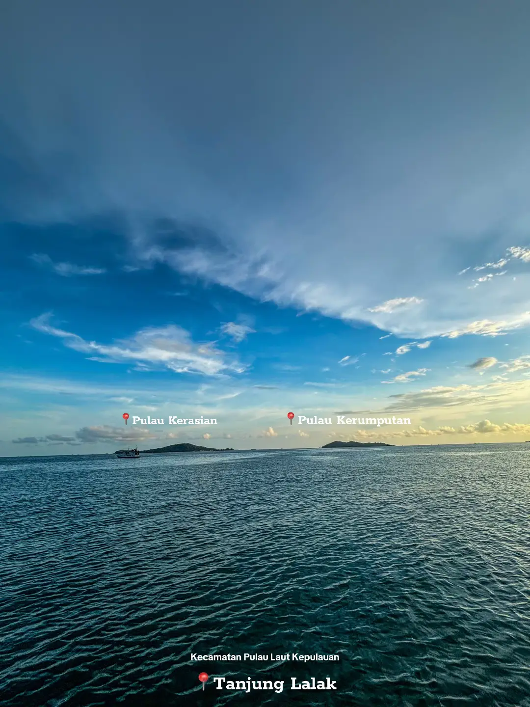 Birunya laut, hembusan angin dan langit indah Kecamatan Pulau Laut Kepulauan merupakan perpaduab sempurna yang menenagkan jiwa #wonderfulindonesia #kalimantanselatan #kotabaru #pulaulautkepulauan #tanjunglalak 