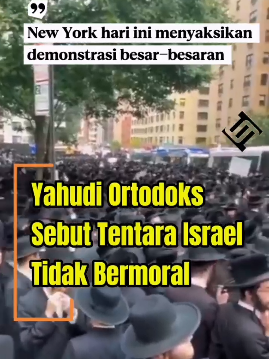 Demo Besar Yahudi Ortodoks di NYC: ‘Israel Tak Mewakili Kami!’” Ribuan Yahudi Ortodoks berkumpul di depan Konsulat Israel di New York pada 19 Oktober 2025, memprotes kebijakan pemerintah Israel yang akan menghapus pengecualian wajib militer bagi pelajar Yeshiva. Aksi damai ini dipimpin oleh Central Rabbinical Congress of the U.S.A. and Canada (CRC) serta komunitas Hasidic Satmar, menolak wajib militer atas dasar keyakinan agama. Para Rabbi menyebut “Negara Israel” sebagai entitas politik yang tidak mewakili ajaran Taurat, dan menegaskan bahwa Zionisme dan Yudaisme adalah dua hal yang bertentangan. Mereka berpandangan bahwa orang Yahudi tidak boleh mendirikan negara sendiri sebelum datangnya Mesias. 📚 Sumber: Associated Press (AP), PR Newswire, New York Post, 19 Oktober 2025. 🎥 Lokasi: Konsulat Israel, Manhattan, New York City. #Israel #NewYork #JewishCommunity #OrthodoxJews #Protest #Zionism #Judaism #WorldNews #ViralNews #ReligionAndPolitics #BreakingNews #TikTokNews #InternationalNews #FaithAndFreedom 