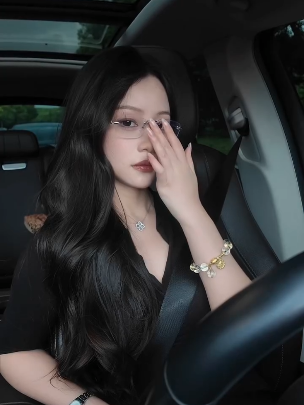 Lamborghini or Toyota 💖 follow me😁 #cargirl #motioncars #supercars #lamborghini 