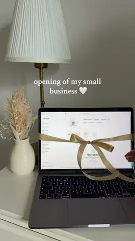 I’m happy to announce the opening of my small business LayaliBlooments. Bringing you personalised flowers and your favourite desserts in one.  The prophet (ﷺ) said: ‘Exchange gifts, as that will lead to increasing love for one another’.  I’ve started this business because i’ve always loved gifting,  and Im hoping through LayaliBlooments I can share my love of giving to others.   Follow me on IG: @layaliblooments for more 🫶🏽   #SmallBusiness #fyp #bloombox #gifts #islam