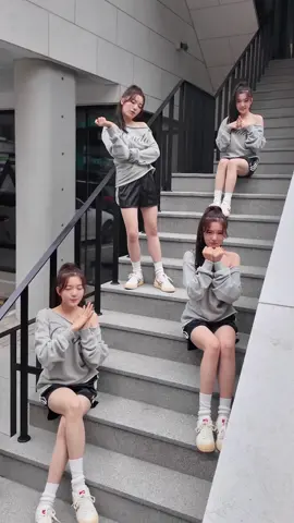 Who did it better? 🤭👀 #AtHeart #앳하트 #Plot_Twist #PlotTwist_English #PlotTwist_Challenge