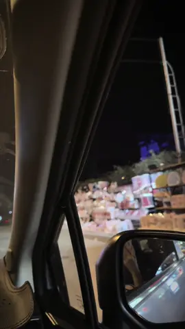 “Hàng vạn bông hoa, nhưng chẳng có bông nào dành cho em..”