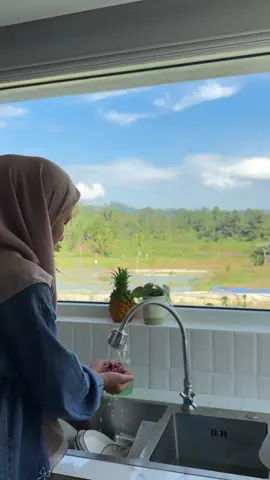 Hari ini bersih2 toilet, tapi sembelum masak dulu noh, masak yang satset aja. Oya pembersih toilet andalan aku yaitu Loxus Clener Gel. Bersihinnya gampang banget. Kamarmandi aku jadi kinclong😍 @Loxus Cleaner  #pembersihtoilet  #loxuscleaner 