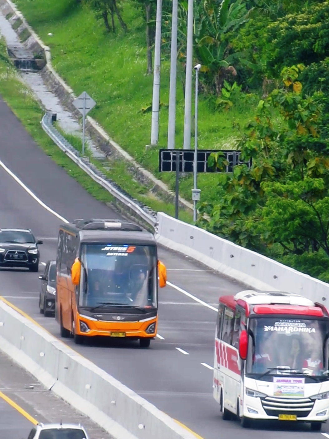 lane hogger meresahkan 😭 27 Trans #27trans #27transmalang #27transbus #27transmania #jetbus5 #ayonaikbus #masukberanda #fypシ゚ 