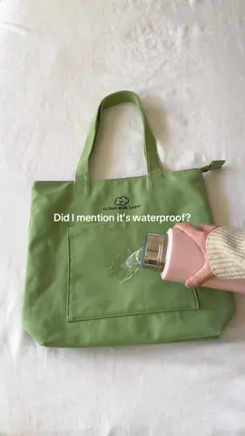 What’s in my bag 💻✨ Packing my uni tote for the week! This has to be the best tote bag I’ve used for school with all the pockets and zippers! #whatsinmybag #besttotebag #unibag #packwithme #totebaggirl