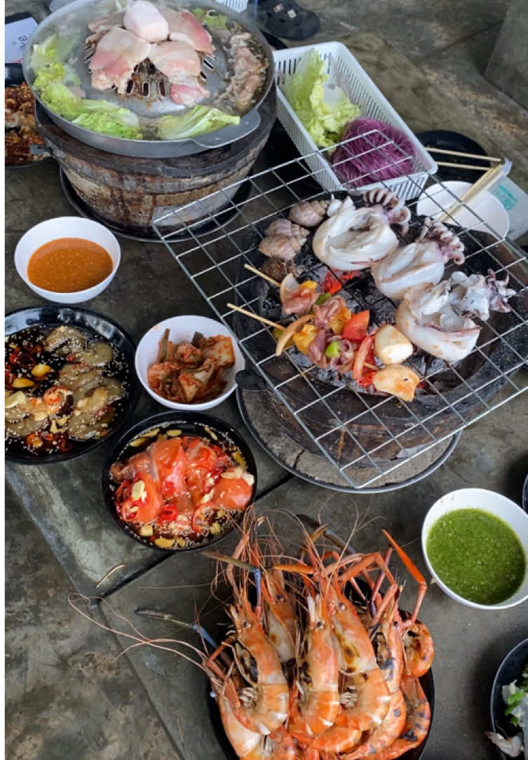 วันนี้ผมมาลอง ครัวคุณแม่หมูกระทะ      ที่เห็นหลายคนในเน็ตบอกที่สุดละ มาเองถึงได้รู้ว่าของแทร่ อยู่แถวแยกหลุยส์ สันทราย แนะนำให้จองก่อนนะครับคนเยอะมาก สายทะเลต้องลองจริงง @หมูฮ้อง #cobraพากิน #เชียงใหม่หวานเจี๊ยบ #หมูกระทะ #ซีฟู้ด #ของอร่อยเชียงใหม่ 