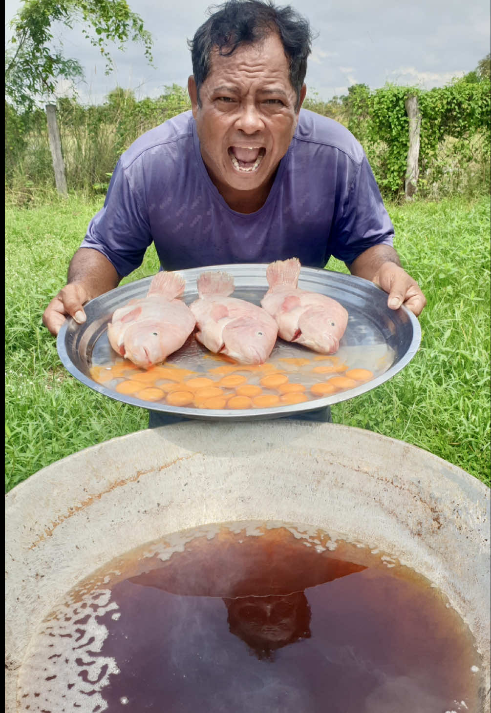 How to crispy fish with eggs with chili sauce recipe #tiktokfood #crispy #fish #eggs 