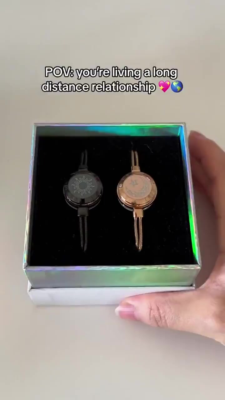 Long distance couple bracelets, all you have to do is just to tap it and it will send instant love signals no matter where your partner would be 🌎#couplegifts #Relationship #couple #Love #iooin #gifts #couplegoals #USA #USShopping #USTrend