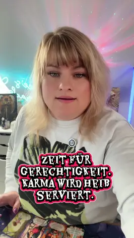 #karma #gerechtigkeit #strahlen #spiritualität #eiffelturm 