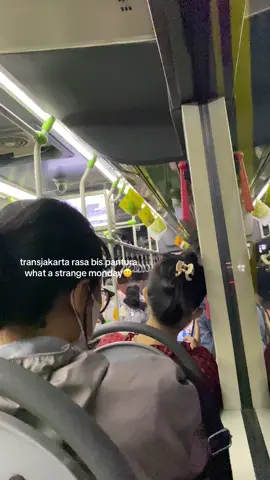 anomali unik #transjakarta arah pinang ranti (lagi dan lagi)😊🙂😊🙂🙂
