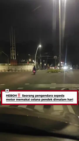 HEBOH‼️ Seorang pengendara sepeda motor memakai celana pendek dimalam hari #fyp #trending #viral #beranda #beritatiktok 