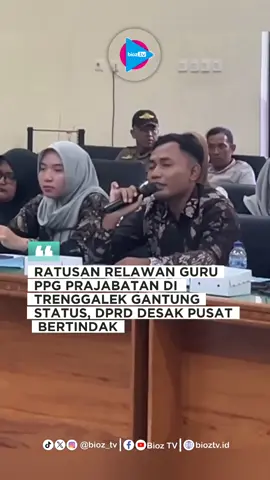 Krisis tenaga pendidik di Kabupaten Trenggalek semakin parah. Ribuan siswa membutuhkan guru, tetapi pemerintah pusat justru mengeluarkan regulasi yang menghambat pengangkatan relawan bersertifikat guru profesional. Kebijakan ini membuat ratusan guru relawan PPG Prajabatan menggantung tanpa kepastian status kerja. Ketua Komisi IV DPRD Kabupaten Trenggalek, Sukarodin, mengaku resah dengan situasi ini. Ia menilai pemerintah pusat tidak memahami kondisi riil kebutuhan guru di daerah. #gururelawan #ppgprajabatan #gurutrenggalek #gajiguru #lowonganguru 