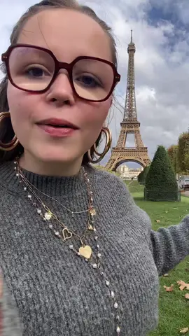 Paris!! 🇫🇷💋🥐 #paris #pourtoi #OOTD #eiffeltower 