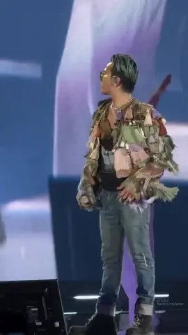 😎 Cái tôi để ý là trang phục của G-Dragon… và thần thái không ai có thể bắt chước. 🌟 No one does style like him. #gdragon #kwonjiyong #bigbang #kpop #fypシ 