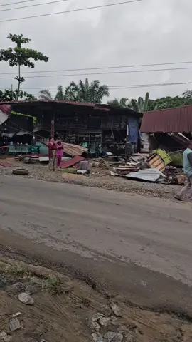 Ini Bus ALS Terbalik Melintang Di Jalan Lokasi Jln LinTas Gunung Tua,Tepat Di Sukajadi,Laka Bus ALS Medan Padang Pagi Ini.