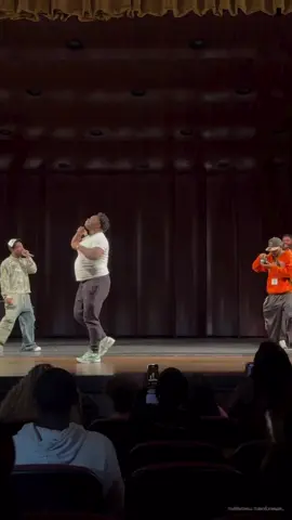 He gonna dance for the hookah😂🔥 