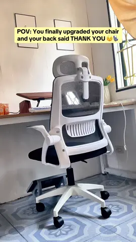 POV: You finally upgraded your chair and your back said THANK YOU 😌💺 #workfromhomesetup  #deskgoals  #ergonomicchair  #officefindsph 