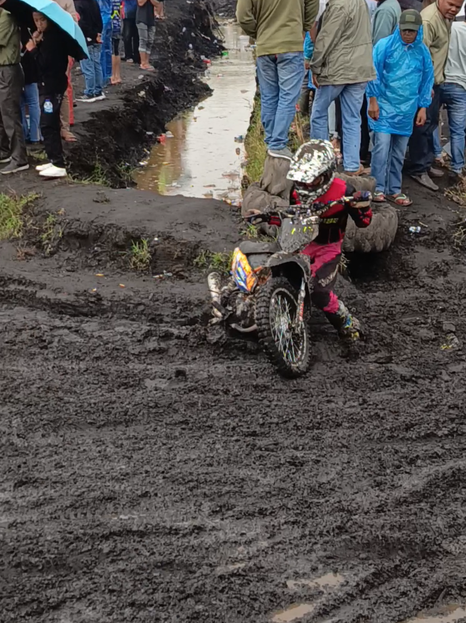 salah ambil jalur terbenamlah kita.. #kayuarokerinci #grasstrackindonesia #grasstrack #rbtindonesia #rbtkerinci 