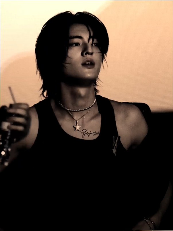 Pov || : Suasana arena balapan malam ini lebih heboh dari malam sebelum-sebelumnya. Mengapa? karena malam ini, 2 raja jalan malam akan bertarung satu sama lain untuk mendapatkan juara 1 yang tentunya. Watanabe Haruto dan Na Jaemin, raja malam yang akan menjadi tokoh utama dalam pertandingan balap liar malam ini. Y/n duduk di kursi penonton sembari bermain dengan ponselnya. “Gak guna banget gw disini” Gumamnya malas, mengingat bahwa ia berada di tempat ini sudah lebih dari 1 jam yang membuat sang empu gelisah. Saat sedang asik-asiknya, tiba-tiba saja Junkyu memanggil nya untuk turun ke jalan dan menghampiri mereka yang sedang berkumpul di satu titik, mobil Haruto. Akhirnya Y/n pergi dengan langkah santai dan sesekali menyisir rambut panjangnya kebelakang. Y/n menyilangkan tangan. “Apa?” Ujarnya singkat yang membuat Junkyu geleng-geleng kepala melihat kelakuan adik perempuan nya ini. “Lo gak balik? ini udah lewat tengah malam” Ucap Junkyu setelah melihat ke arah jam tangannya. “Gak, gw masih pengen disini. Suasana kayak gini... gw suka” Ucapmu yang membuat Haruto yang tengah asik dengan obrolan bersama temannya menoleh ke arah mu. Tatapannya tajam. Mata nya dalam dan gelap. “Lo suka?” tanyanya yang entah sejak kapan sudah berada di depan mu. “Iya, kenapa? masalah?” ucapmu dan maju 1 langkah yang membuat jarak antar kalian berdua semakin dekat. Keduanya saling diam, seolah-olah sedang membaca pikiran pasangan masing-masing. Dengan situasi yang begitu, membuat Kim Junkyu dan yang lainnya membuang nafas berat saat mengetahui bahwa kedua sejoli ini sedang dalam tahapan cemburu satu sama lain — Haruto marah jika Y/n berlama-lama di tempat seperti itu karena banyak laki-laki kurang ajar, padahal dia sendiri yang mengajak Y/n tadi. Dan Y/n, ia cemburu jika ada perempuan lain yang sering menggoda Haruto, padahal mereka berdua tidak ada kata 'pacaran'. “Ini bahan taruhan lo? boleh juga“ ucap Na Jaemin dari arah depan memecah keheningan. Bukan semakin tenang, malahan sekarang semakin tegang. “Siapa yang lo maksud barang taruhan?” tanya Haruto setelah membalikkan badannya mendengar suara Jaemin — lawan nya malam ini. Jaemin menyeringai “Cewek yang di samping lo” ucapnya santai banget. Ia tidak tahu jika perempuan sekarang yang ia goda adalah Hts Haruto yang merupakan gadis kesayangan nya, ya walaupun mereka tidak memiliki hubungan jelas, namun perasaan dan sentuhan mereka sudah sangat jelas, yang menandakan bahwa mereka berdua sudah lewat dari batas 'temanan' biasa. Setelah mendengar jawaban itu, rahang Haruto mengatup kuat, kepalan tangannya begitu kuat sehingga buku jarinya memutih, ia tak bisa menyembunyikan amarahnya terhadap Jaemin yang telah menganggap Y/n sebagai barang. Di saat itu juga, satu pukulan keras mendarat di wajah Jaemin, dan membuat nya mundur. “Sialan! dia bukan barang lo. Dia punya gw! Sekali lagi, DIA PUNYA GW!” Hardik Haruto dengan menekankan kata 'Dia punya gw' di akhir kalimat. Mendengar ada keributan, para penonton turun dan ikut menghampiri mereka. Merasa dipermalukan, Jaemin bangkit dan melayangkan tinjunya kepada Haruto di bagian wajahnya juga.  Saat Haruto akan membalas lagi, tiba-tiba Junkyu dan lainnya menahan Haruto untuk tidak bertindak lebih gila lagi. Karena Junkyu tau, jika itu tentang Y/n, Haruto akan menganggap semua orang yang menyakiti Y/n sebagai musuhnya. #watanabeharuto #treasure_yg #pov #oneshoot  #fyp 