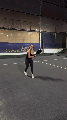 🎾ni medio punto le hice a este profesional, a ver quien le reconoce #parati #fyp #Padel #sensacional 
