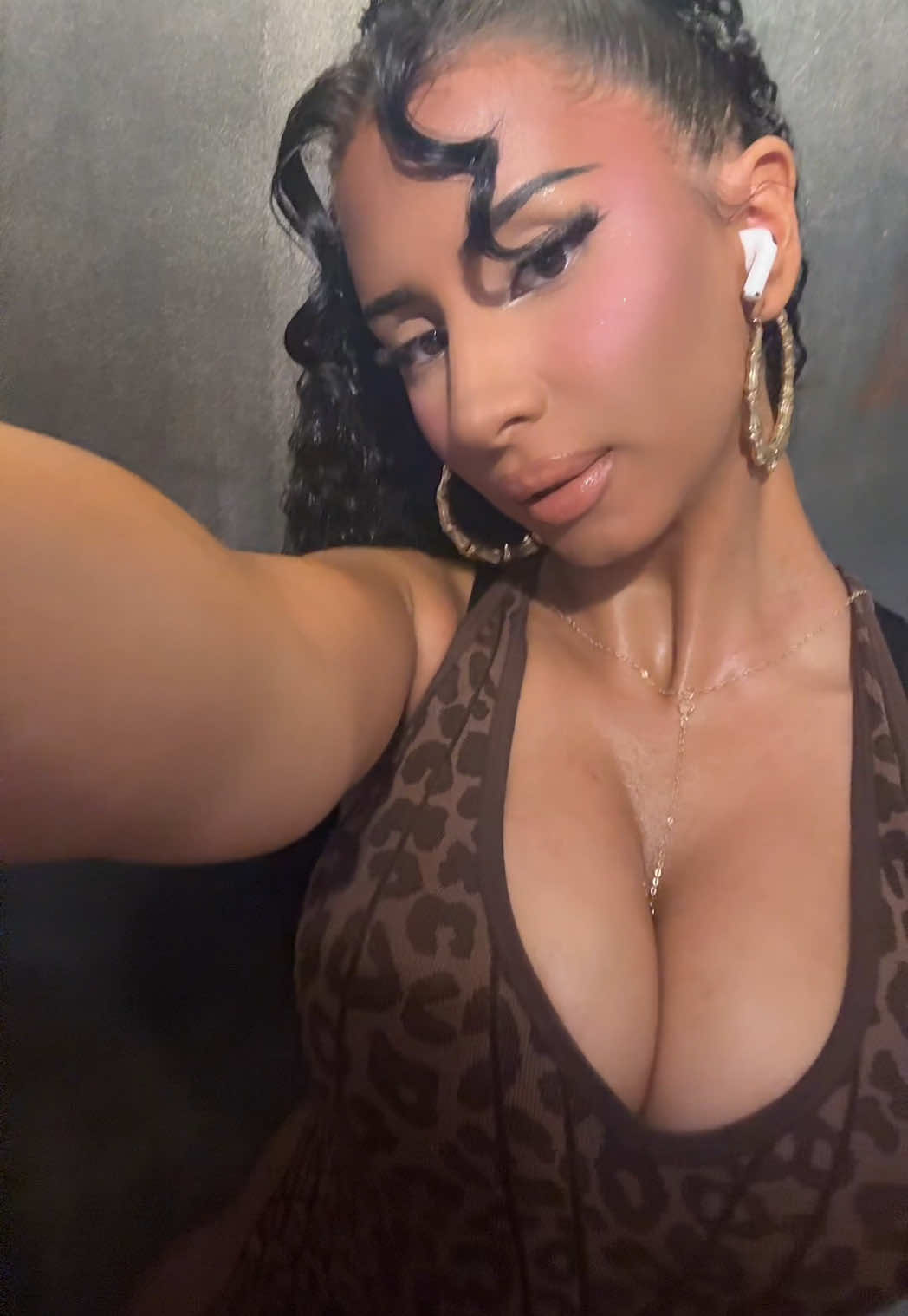 👀