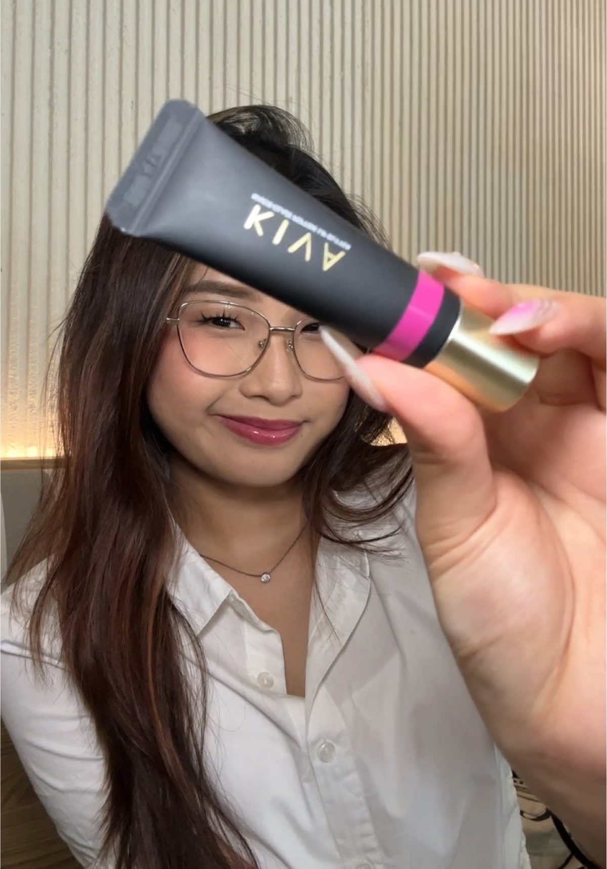 Running from one class to another? 🏃‍♀️  Don’t let your lips run dry too! Stay hydrated & glazed all day with our Lip Butter. Drop a 💕 if you already include it on your daily schedule! #KIVABeauty 