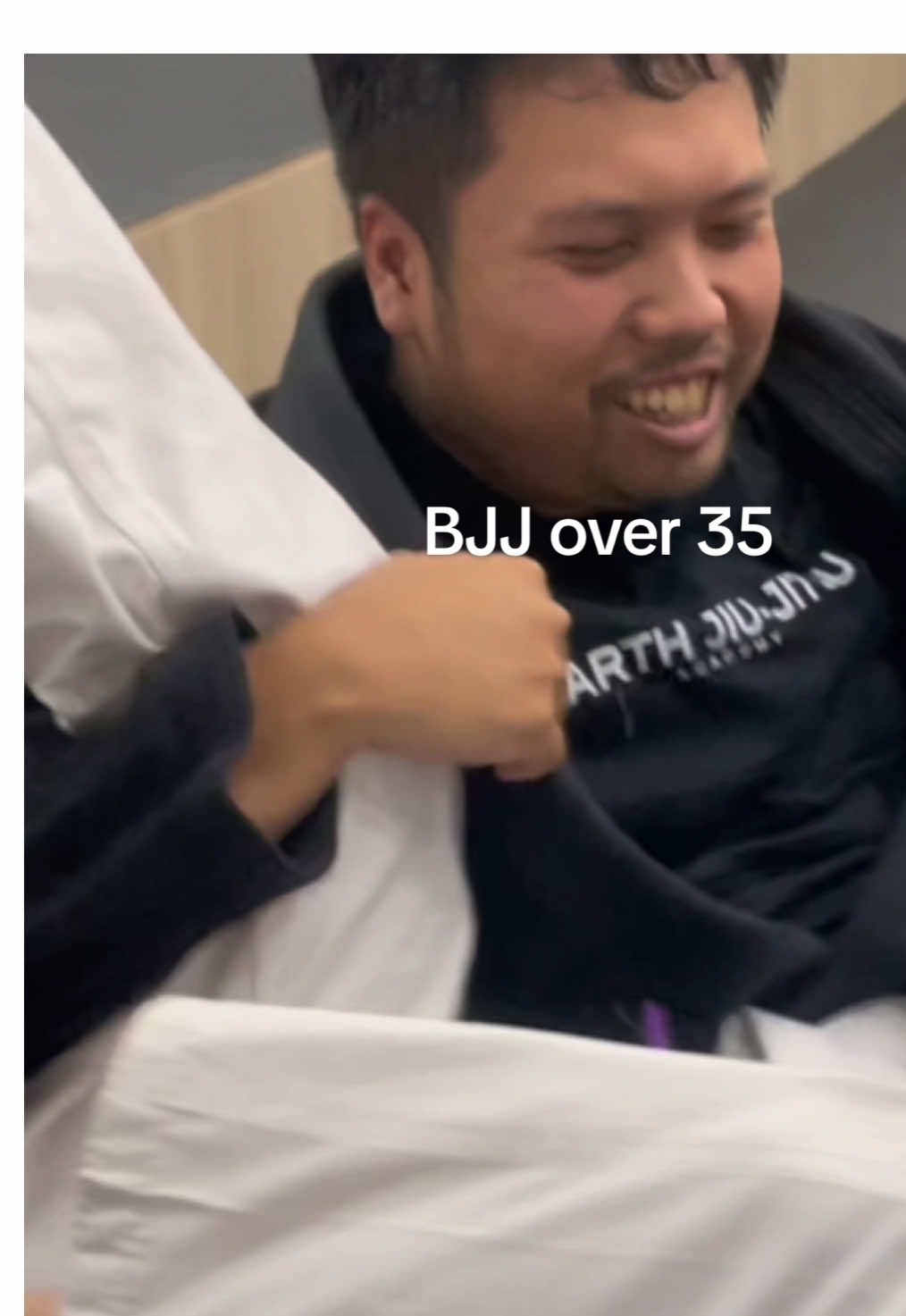 Six months into my BJJ journey and I'm still going strong.  As a 35+ year old with a business and family to balance, it's not easy, but it's worth it. The progress may be slow, but I'm proud of myself for showing up and pushing through.  BJJ is more than just a physical workout - it's a mental challenge that keeps me sharp and focused. I love that it teaches me humility and control over my ego. The physical benefits are just the icing on the cake - I've lost weight, gained flexibility, and improved my stamina.  Who knows what the next 6 months will bring? Maybe a tournament medal? OSS 🥋 #bjj #brazilianjiujitsu #brazilianjiujitsulifestyle #bjjover35