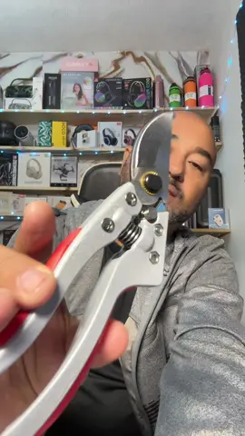 Tesoura de poda #tesouradepoda #jardins #tesoura #jardineiro #blackfriday 