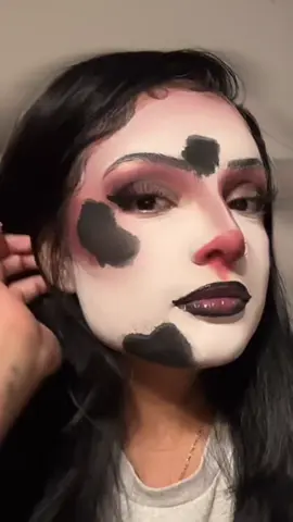Okay my first attempt on the cow makeup using cheap ahh products 🥲 I need that Athena palette so bad 👌🏽 #cowmakeuplook #desariahcattleya #dollartreefinds #facepaint 