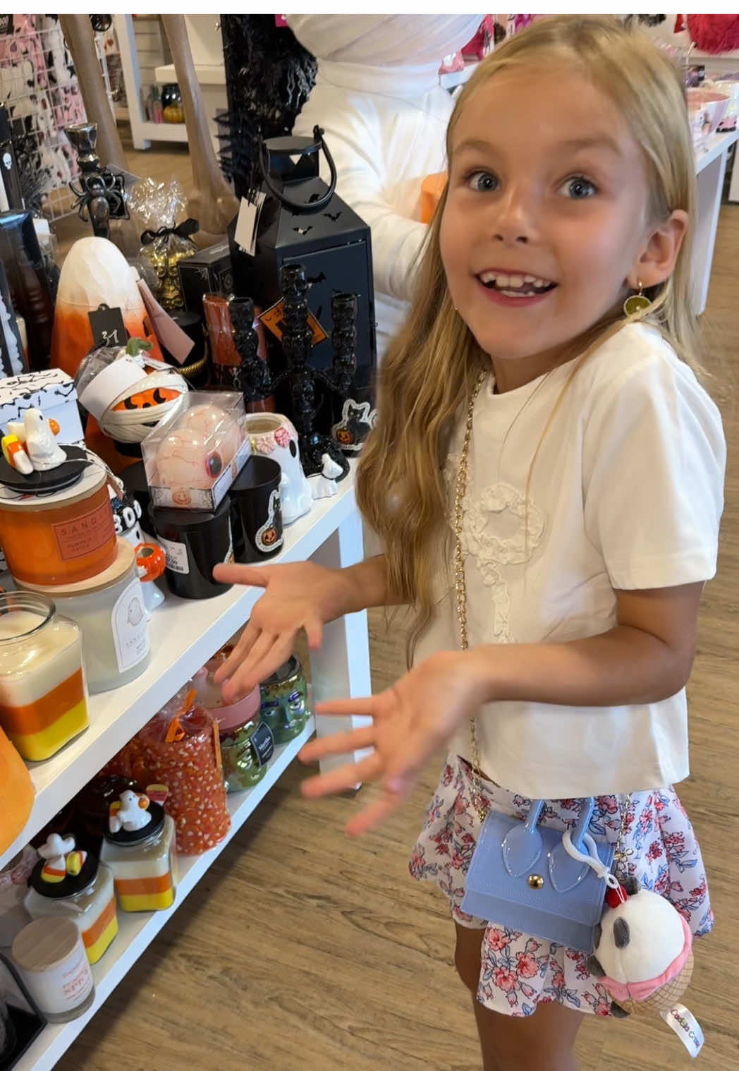 Pumpkin spice EVERYTHING at HomeGoods 🎃🛒 Candles, mugs, pillows — if it smells like fall, I’m buying it 🍂☕ Who else is obsessed? #PumpkinSpiceSeason #HomeGoodsHaul #FallVibes #homegoodshalloween #homegoodsthings 