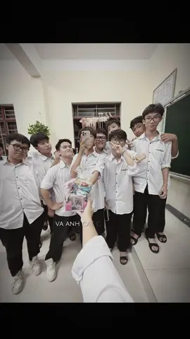 “Lớp được 14 nam thì răng??” Thì như này chơ răng❤️‍🔥 Chân thành cảm ơn món quà mà trai D3 mang lại.Nhân đây tập thể D3 chúc nửa thế giới ngày lễ 20/10 vui vẻ,rạng ngời và yêu đời hơn nhíe  #d3k49lvt  #xuhuong 