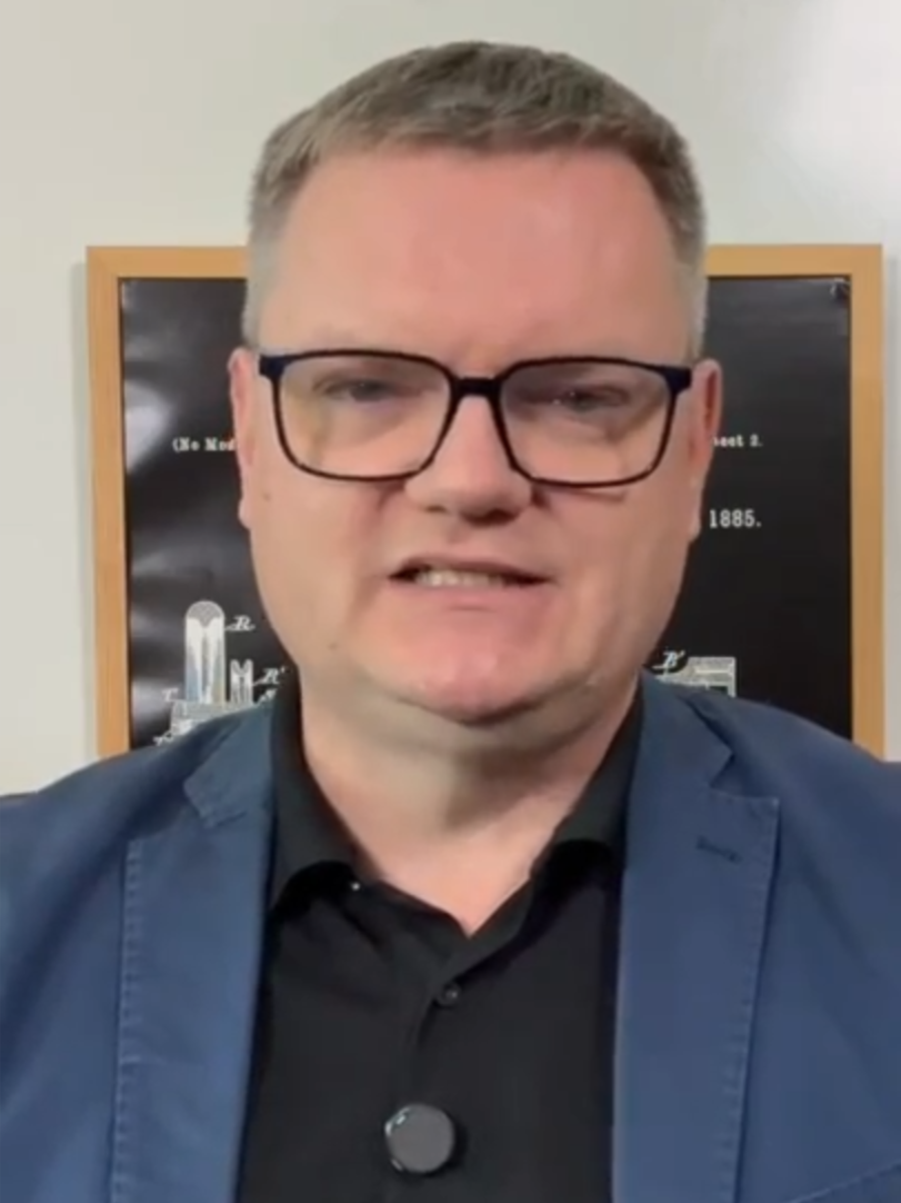Czy w Polsce są jeszcze polscy politycy? Ostatnie lata wyraźnie pokazały nam, że trudno szukać polskich głosów w Polskiej polityce. Ludzie, którzy chcą nazywać się elitami polskiego narodu, na każdym kroku pokazują, że nie potrafią nawet MYŚLEĆ w kategoriach polskich interesów.  Zapraszamy do obejrzenia całego materiału na kanale: Radek Pogoda | Pogodne Szorty Cały film: Ile nas kosztuje Ukraina | studio Wrocław https://youtu.be/0lv8utPfpZE #pogodneszorty #radekpogoda
