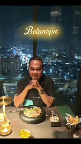 Botanique LOUNGE & BAR Berada di Four Points by Sheraton Bekasi, Lounge dengan interior modern, mewah, ambiance yang nyaman, dengan city light view yang menakjubkan. #rekomendasicafe #placetogo #placetogobekasi #bekasi