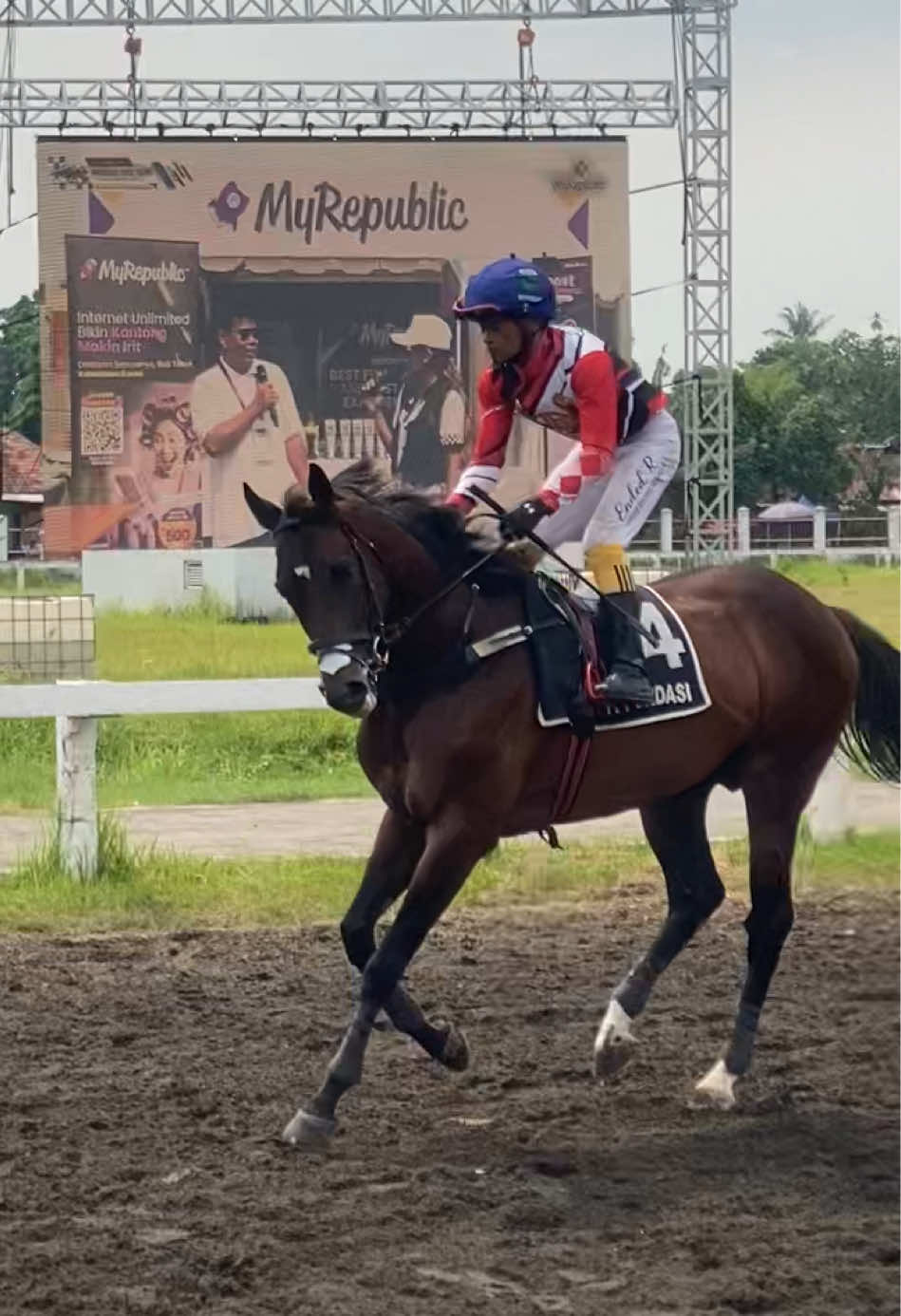 Membalas @Mคนlคຖค 🥇🥇Bintang maja jalu stable kelas B sprint kejuaraan nasional pacuan kuda pordasi ke-59 seri-2 tahun 2025 @JALU STABLE #mahadana_stable #mahadanastable #sarga #pordasi #pacuankuda 