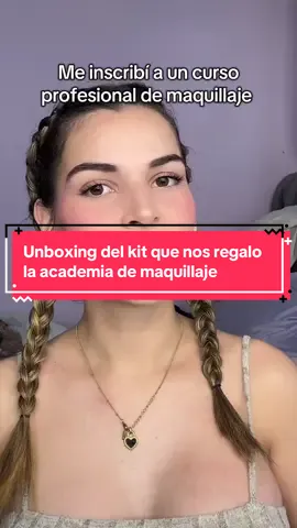 Unboxing del kit de bienvenida que me dieron en mi curso de maquillaje profesional  Me inscribí a un curso de maquillaje profesional y nos regalaron este kit de iniciación, así que les voy a mostrar que traer #maquillajeprofesional #maquillista #maquillaje #unboxingvideo 