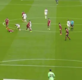 عينكم على القومه⭕️👋🏼🤣 #bryanmbeumo #manchesterunited #fyp 