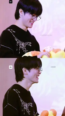 suka banget sama fotonya😭😭❤️❤️❤️ #mark #marklee