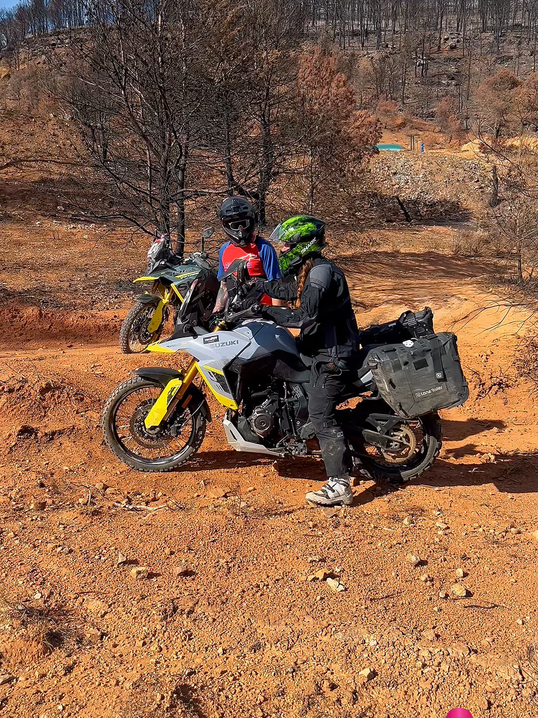 C’est là qu’on se rend compte que les exercices qu’on vous a déjà montrés sont vraiment essentiels 🏍️🔥 👉 Et toi, dis-nous en commentaire : tu veux qu’on te montre des exercices pour bosser la gestion d’embrayage 🧤 ou tu les connais déjà tous ?#Apprentissage #speedway #alpinstars #Formation #800DE #Sécurité #pirellimoto #lonerider #cardo #Aventure #SécuritéRoutière #Moto #PassionMoto #suzuki #alpinstar #pirelli #moto #formationmoto