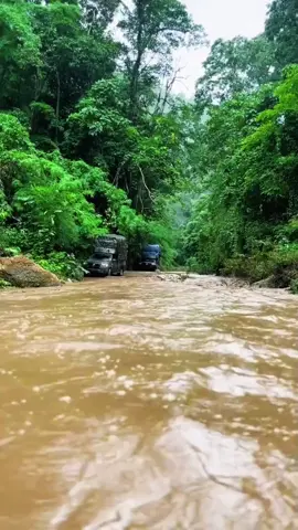 #CapCut #bántải #rừngnúi #xeđẹp #xuhuongtiktok #vietnam #thailan  theo anh em bàn tải Việt nam có ngang kèo với thailan không 