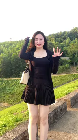 Chân vây dạ xếp li xinh quaz trời các bác ôi #TikTokAwardsVN #xuhuonhtiktok #thoitrangnu #chanvaydaxeply 