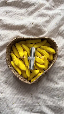 juste fan de ce baume odeur glace à la banane !! il est dingue<3 #BananaBalm #BalmMania @pradabeauty @beautycrewfr #makeup Collaboration Commerciale - Produit Offert